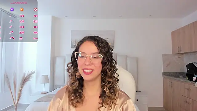 Snapshot of sienna_luxor chatting on 05/24/26, 05:07 sienna luxor online show from 05/24/26, 05:07