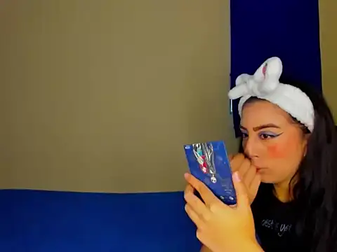 Snapshot of Lore1822 chatting on 04/22/26, 02:18 Lore1822 online show from 04/22/26, 02:18