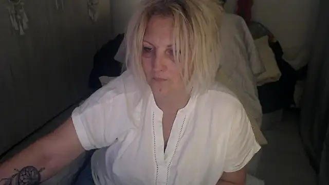 Divineblond online show from 04/15/26, 07:58