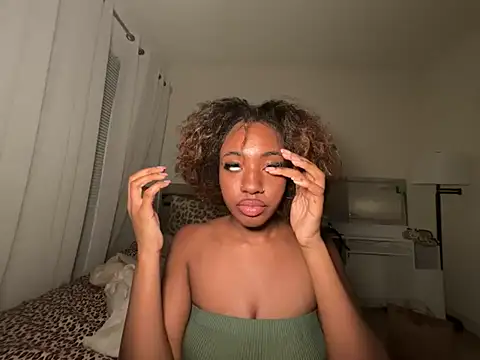 Snapshot of ebonydolled chatting on 06/10/26, 01:50 ebonydolled online show from 06/10/26, 01:50