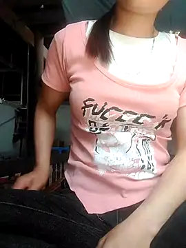 Snapshot of tom1133 chatting on 04/25/26, 04:26 tom1133 online show from 04/25/26, 04:26