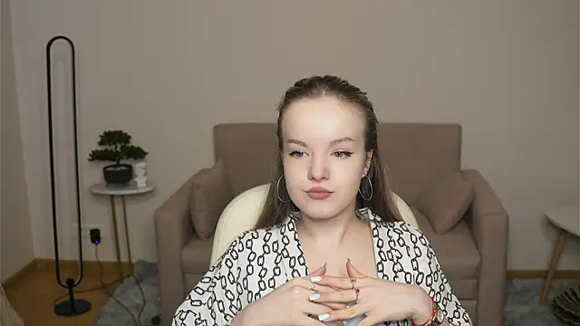 Snapshot of DinaLasenby chatting on 04/23/26, 07:41 DinaLasenby online show from 04/23/26, 07:41