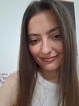 Snapshot of Alba2331 chatting on 05/22/26, 12:33 Alba2331 online show from 05/22/26, 12:33