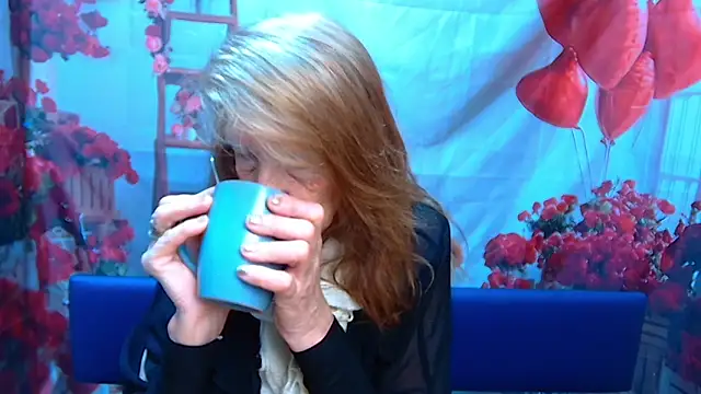 Snapshot of AliceWriter chatting on 05/06/26, 05:14 AliceWriter online show from 05/06/26, 05:14