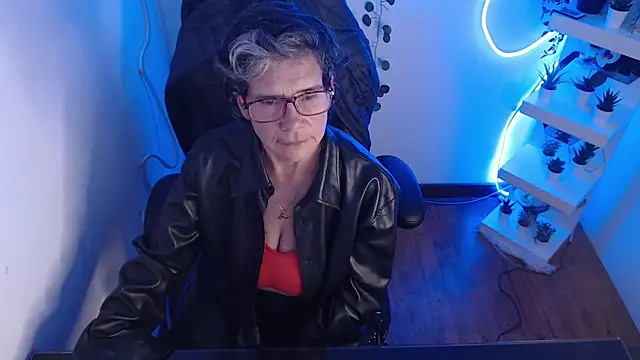 Snapshot of selena_ferreira chatting on 05/27/26, 10:07 selena ferreira online show from 05/27/26, 10:07