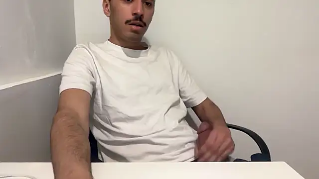 Snapshot of IBRAELM_ chatting on 04/22/26, 01:01 IBRAELM online show from 04/22/26, 01:01