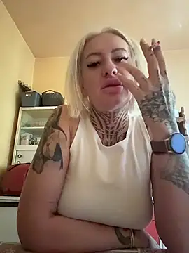 Snapshot of wowblue83 chatting on 04/24/26, 09:23 wowblue83 online show from 04/24/26, 09:23