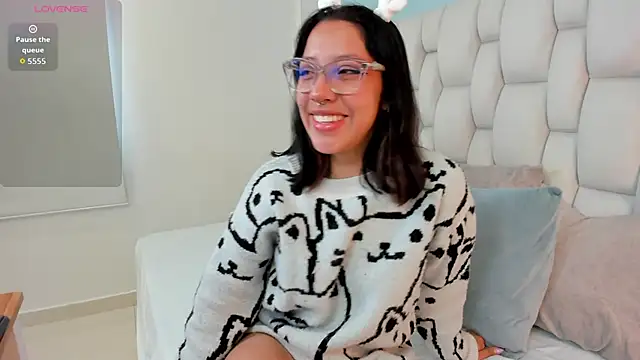 Snapshot of vayra_moon chatting on 05/26/26, 06:04 vayra moon online show from 05/26/26, 06:04