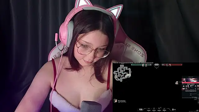 Snapshot of PinkiiAura chatting on 04/28/26, 08:03 PinkiiAura online show from 04/28/26, 08:03