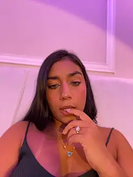 Snapshot of SaryJonex chatting on 04/30/26, 01:28 SaryJonex online show from 04/30/26, 01:28