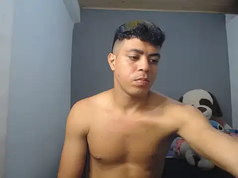 Snapshot of axelnoirx chatting on 04/24/26, 01:19 axelnoirx online show from 04/24/26, 01:19