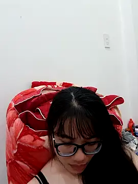 Snapshot of _Minaa_ chatting on 04/23/26, 07:27 Minaa online show from 04/23/26, 07:27