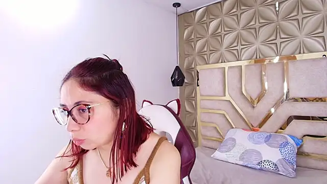 Snapshot of stephaniesun_ chatting on 06/23/26, 02:04 stephaniesun online show from 06/23/26, 02:04