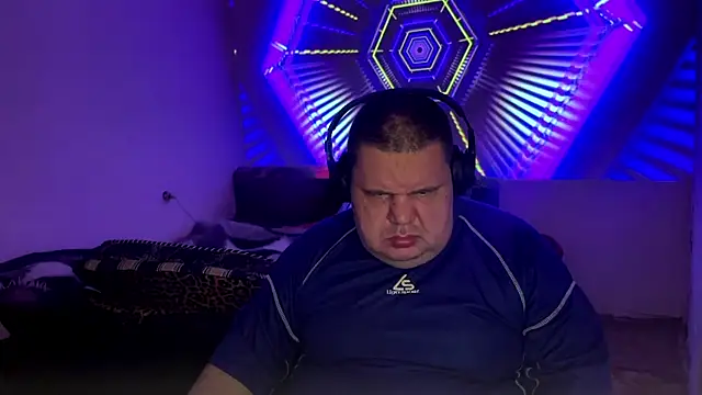 Snapshot of chubby_daddy chatting on 04/25/26, 10:18 chubby daddy online show from 04/25/26, 10:18