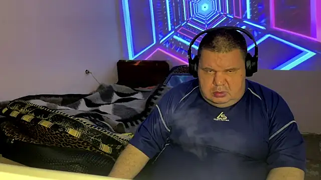 Snapshot of chubby_daddy chatting on 04/27/26, 09:24 chubby daddy online show from 04/27/26, 09:24