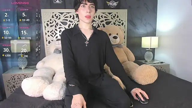 Snapshot of DemonFoxx chatting on 06/05/26, 12:11 DemonFoxx online show from 06/05/26, 12:11