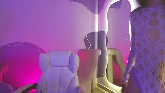 Snapshot of Aeritta_Nova chatting on 04/23/26, 02:30 Aeritta Nova online show from 04/23/26, 02:30