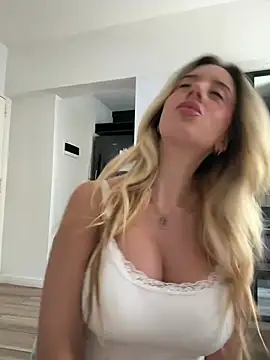 Snapshot of lulov chatting on 04/23/26, 06:43 lulov online show from 04/23/26, 06:43