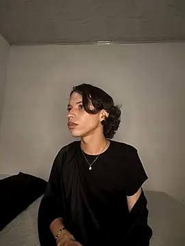 Snapshot of LONDON_ROSE chatting on 04/28/26, 10:15 LONDON ROSE online show from 04/28/26, 10:15