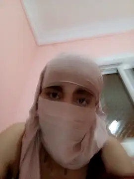 Snapshot of fatiflour99 chatting on 04/23/26, 04:53 fatiflour99 online show from 04/23/26, 04:53