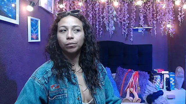 Snapshot of monik299 chatting on 05/20/26, 01:17 monik299 online show from 05/20/26, 01:17