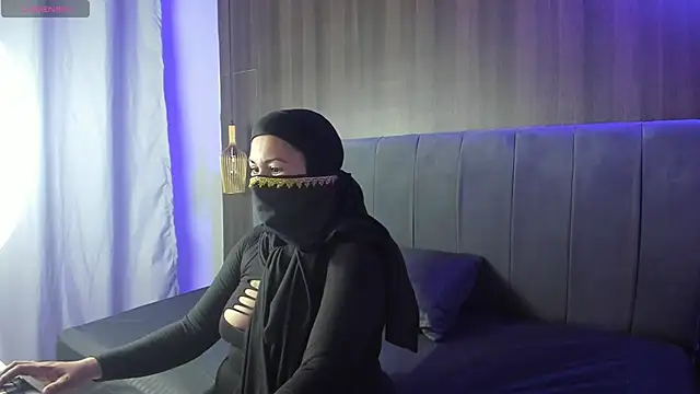 Snapshot of nadia_tarik chatting on 04/28/26, 01:04 nadia tarik online show from 04/28/26, 01:04