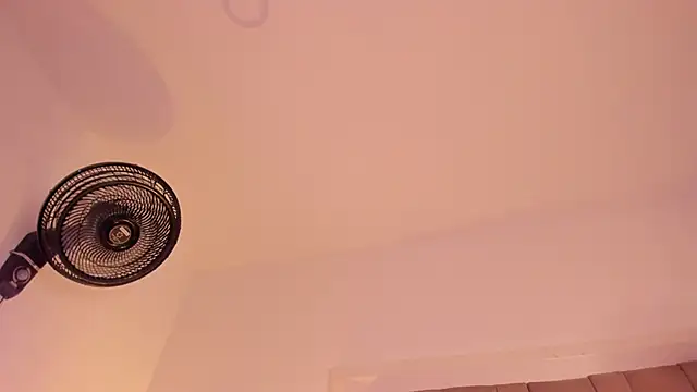 Snapshot of atenea_lux chatting on 04/23/26, 11:51 atenea lux online show from 04/23/26, 11:51