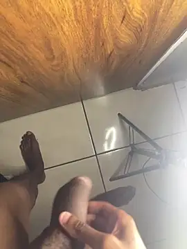 Snapshot of Hardforyou108 chatting on 04/22/26, 10:33 Hardforyou108 online show from 04/22/26, 10:33