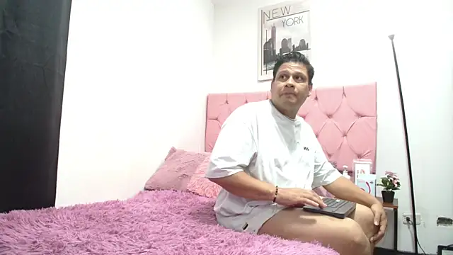 Snapshot of Xtream_LoversXXX chatting on 05/23/26, 11:20 Xtream LoversXXX online show from 05/23/26, 11:20