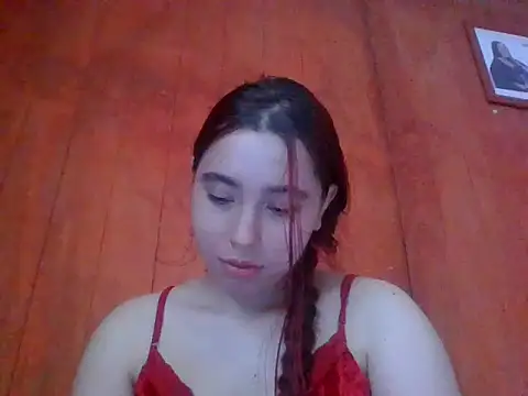 Snapshot of Annisof chatting on 04/24/26, 06:32 Annisof online show from 04/24/26, 06:32