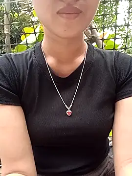 Snapshot of Rosie_LoveUU chatting on 04/23/26, 11:40 Rosie LoveUU online show from 04/23/26, 11:40