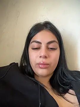 Snapshot of LilyLovell chatting on 04/28/26, 11:37 LilyLovell online show from 04/28/26, 11:37