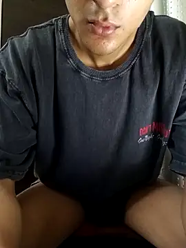 Snapshot of skinny_raj chatting on 05/16/26, 07:34 skinny raj online show from 05/16/26, 07:34