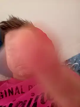 Snapshot of Tomino555 chatting on 04/23/26, 12:29 Tomino555 online show from 04/23/26, 12:29