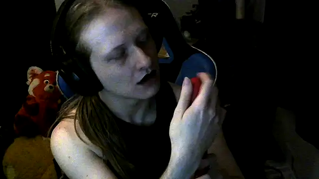 Snapshot of CutieBite chatting on 04/27/26, 09:40 CutieBite online show from 04/27/26, 09:40