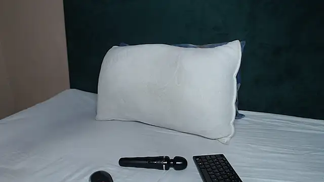 Snapshot of ShortyVibe27 chatting on 07/23/26, 04:54 ShortyVibe27 online show from 07/23/26, 04:54