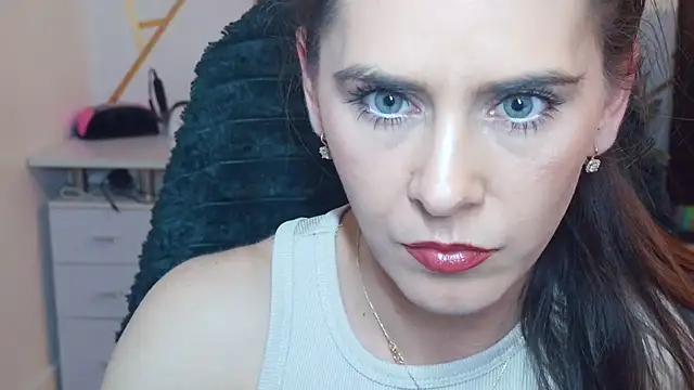 Snapshot of khalessi13 chatting on 04/23/26, 09:39 khalessi13 online show from 04/23/26, 09:39