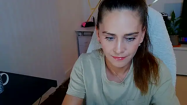 khalessi13 online show from 06/27/26, 10:26