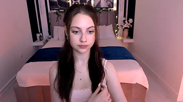 Snapshot of _AliceWells chatting on 07/07/26, 07:23 AliceWells online show from 07/07/26, 07:23