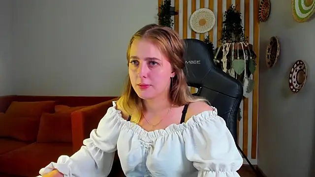 EllaBells online show from 06/08/26, 04:57
