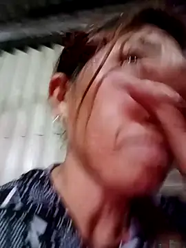 Snapshot of Melari chatting on 04/23/26, 12:29 Melari online show from 04/23/26, 12:29