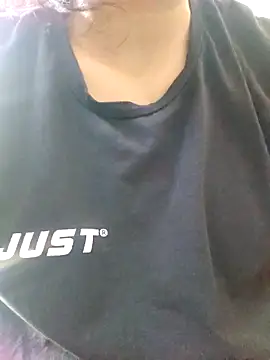 Snapshot of Shristiy chatting on 04/23/26, 11:20 Shristiy online show from 04/23/26, 11:20