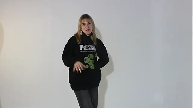 Snapshot of AstrixorLune chatting on 04/24/26, 01:02 AstrixorLune online show from 04/24/26, 01:02