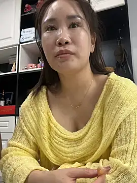 Snapshot of xiaoyan-888 chatting on 04/23/26, 03:03 xiaoyan-888 online show from 04/23/26, 03:03
