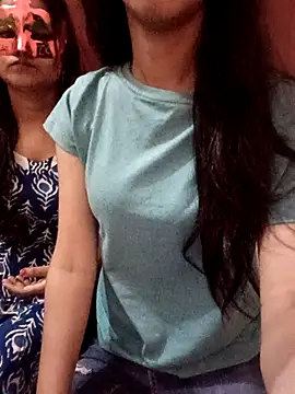 Snapshot of Coolbutterfly chatting on 04/24/26, 05:43 Coolbutterfly online show from 04/24/26, 05:43