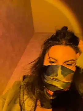 Snapshot of RoseSavoy chatting on 04/24/26, 07:49 RoseSavoy online show from 04/24/26, 07:49