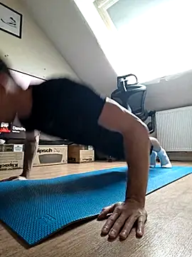 Snapshot of Osuleom29 chatting on 04/26/26, 03:10 Osuleom29 online show from 04/26/26, 03:10