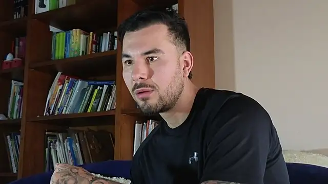 Snapshot of julianmonttoya chatting on 04/23/26, 02:30 julianmonttoya online show from 04/23/26, 02:30