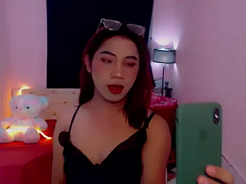 Snapshot of URsexyLylia chatting on 06/16/26, 05:37 URsexyLylia online show from 06/16/26, 05:37