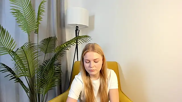 Snapshot of LavonaMadlem chatting on 05/13/26, 10:34 LavonaMadlem online show from 05/13/26, 10:34